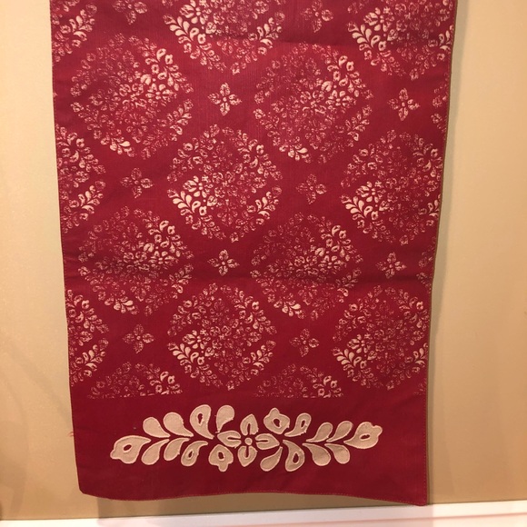 Table runner - Picture 1 of 2